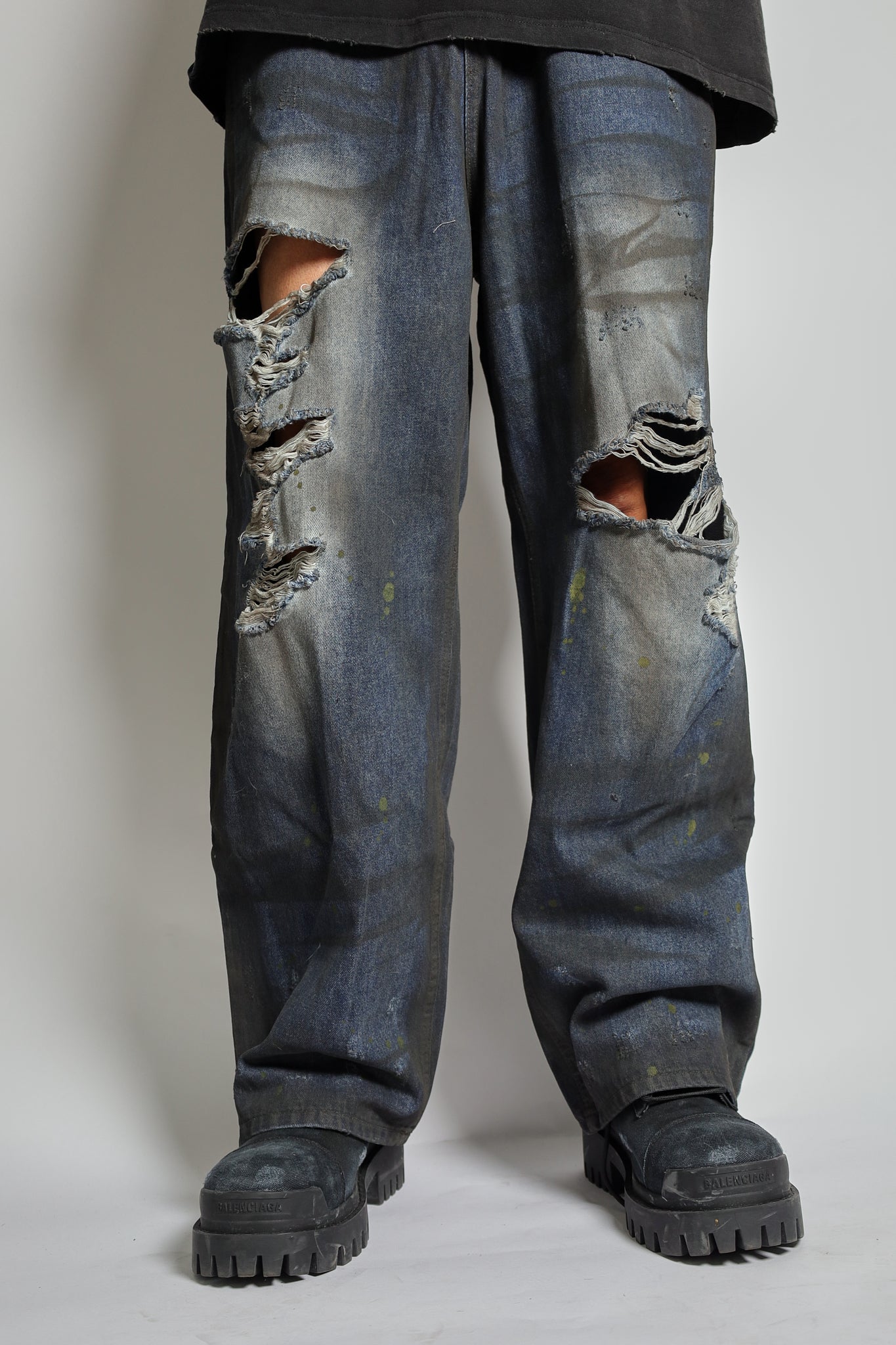 RAVE #07 straight dirty effect destroyed jeans