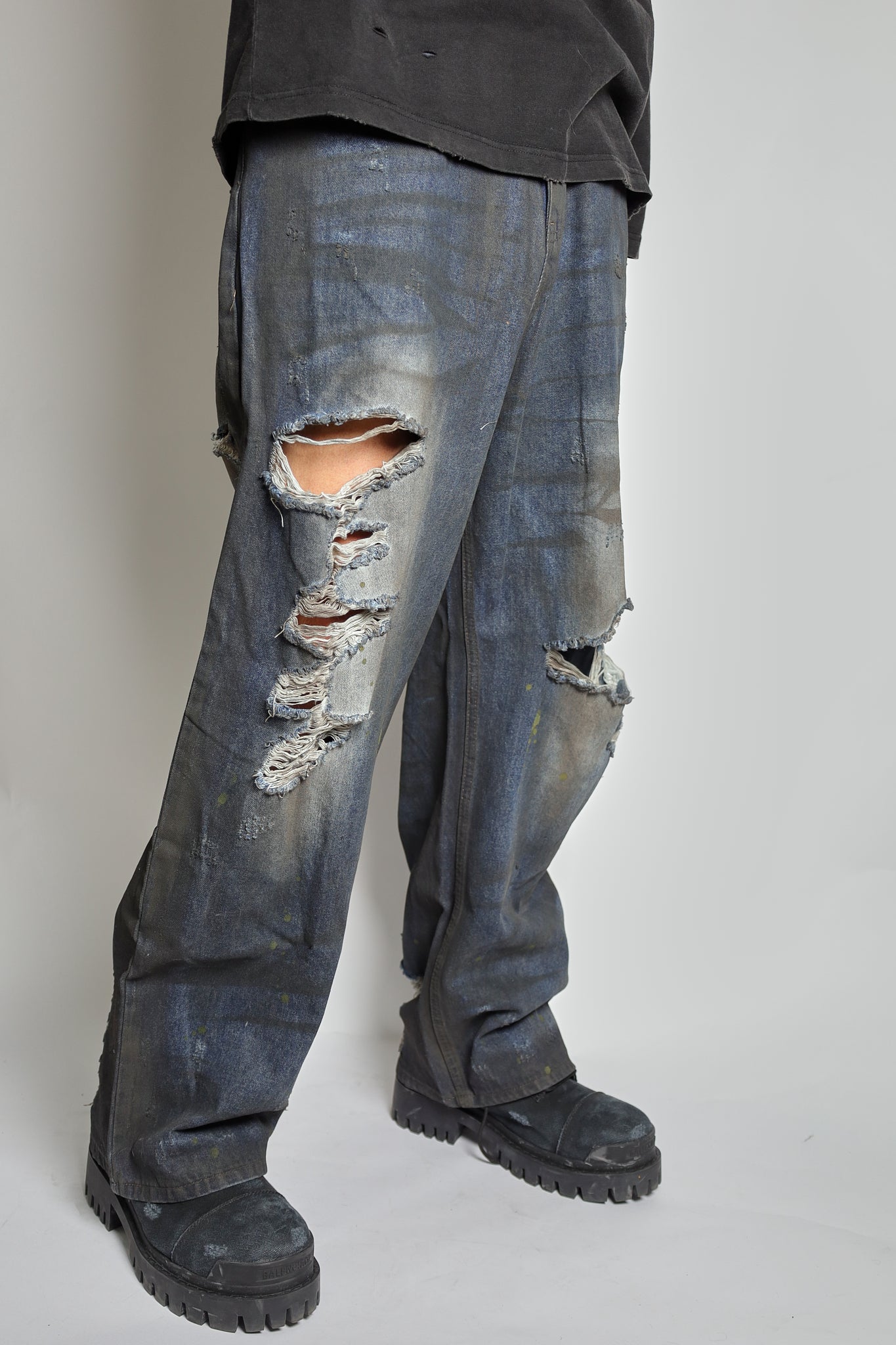 RAVE #07 straight dirty effect destroyed jeans