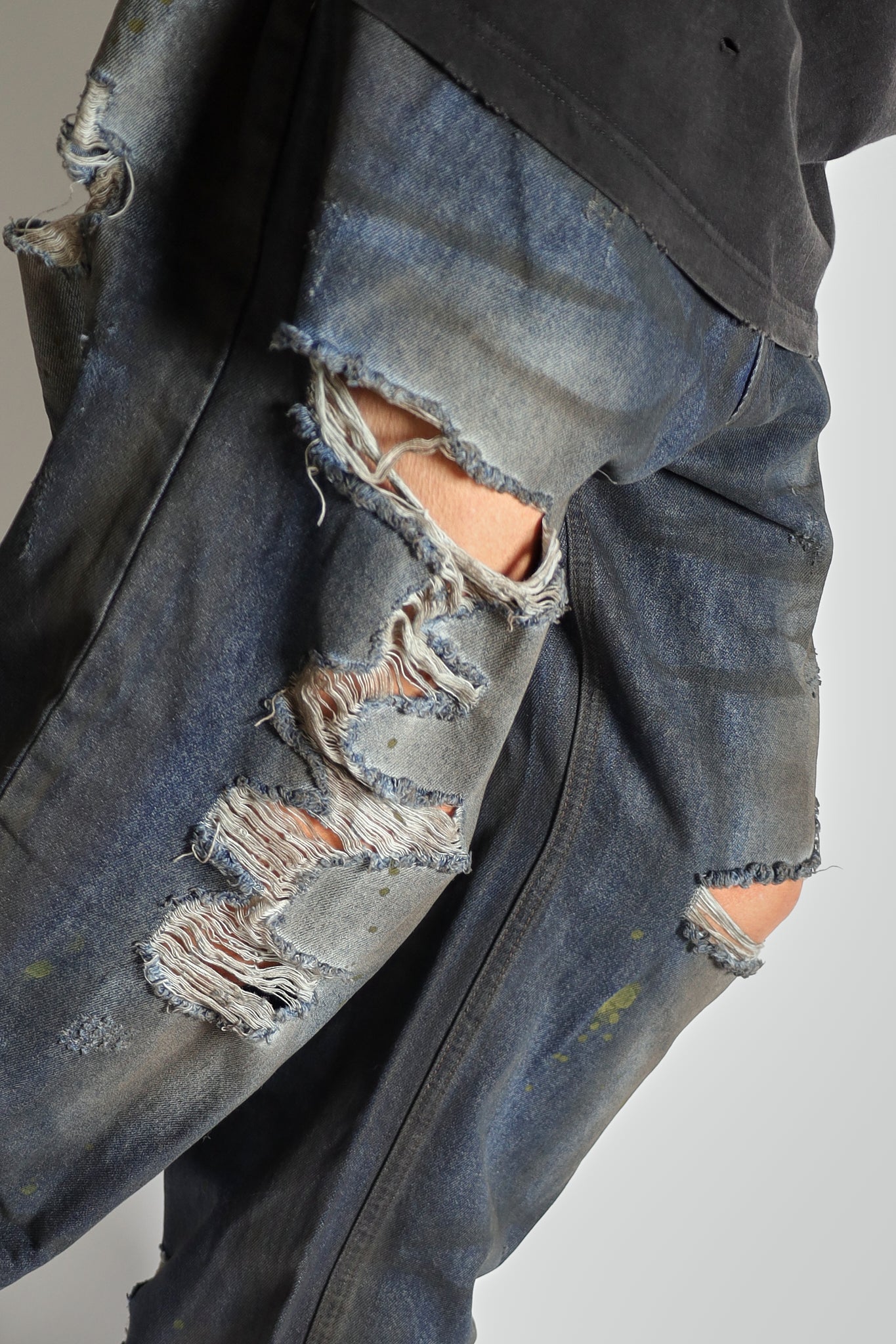 RAVE #07 straight dirty effect destroyed jeans