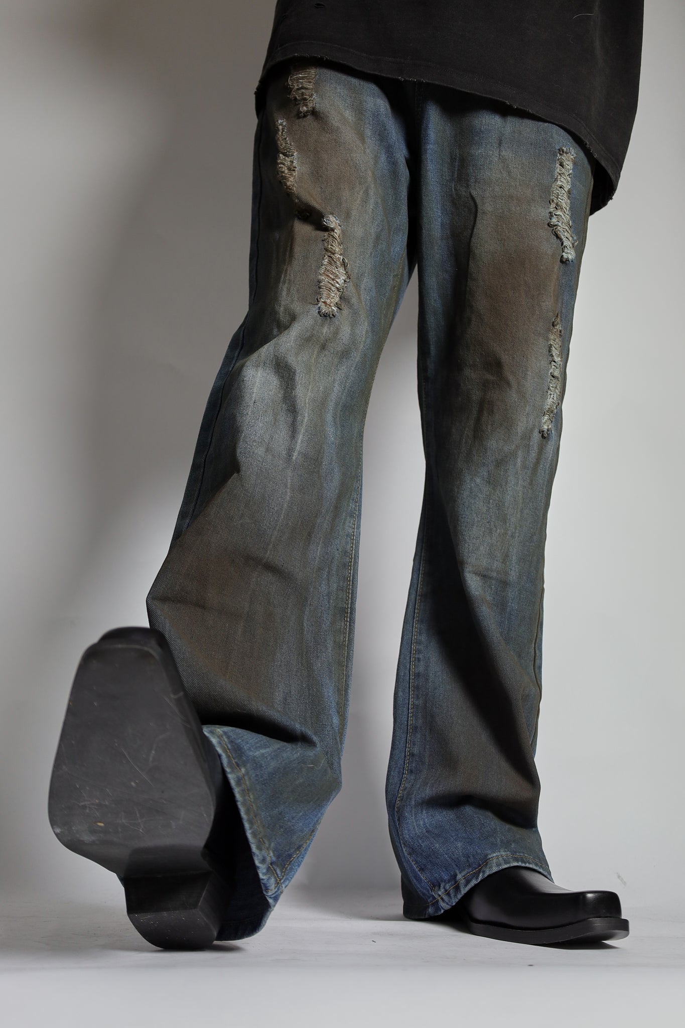 RAVE #11 straight dirty effect jeans
