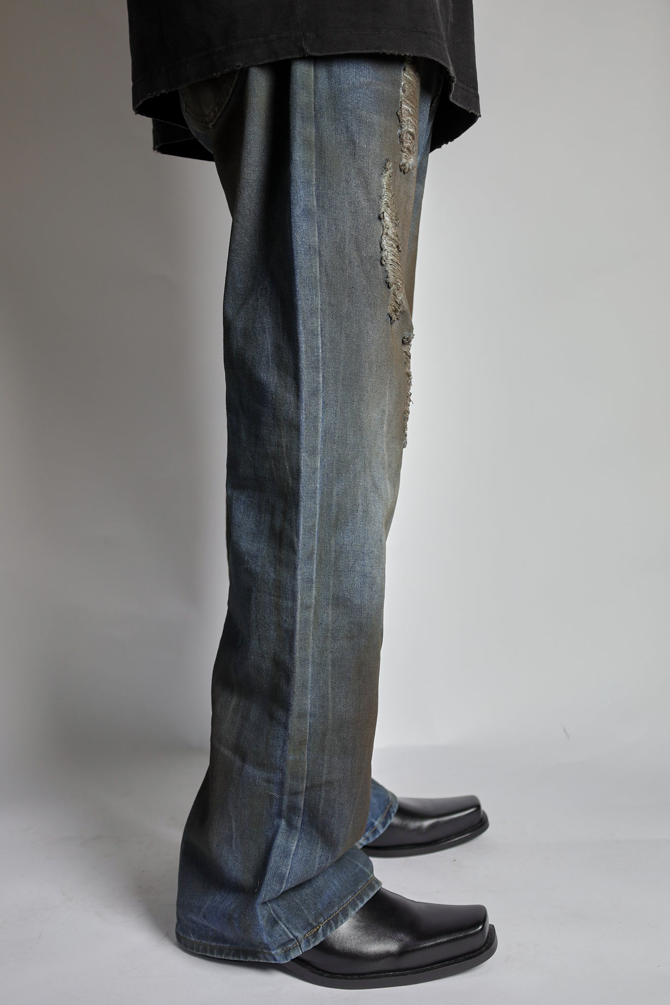 RAVE #11 straight dirty effect jeans
