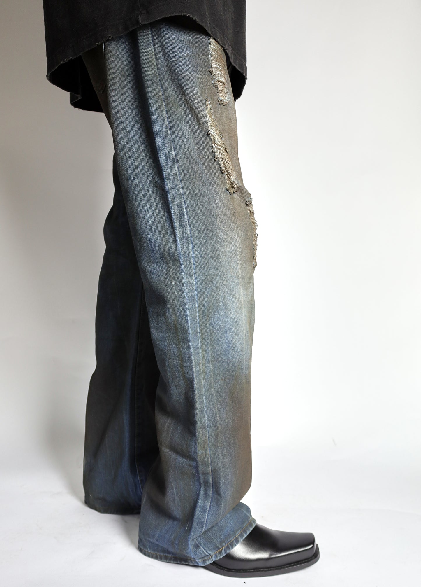 RAVE #11 straight dirty effect jeans